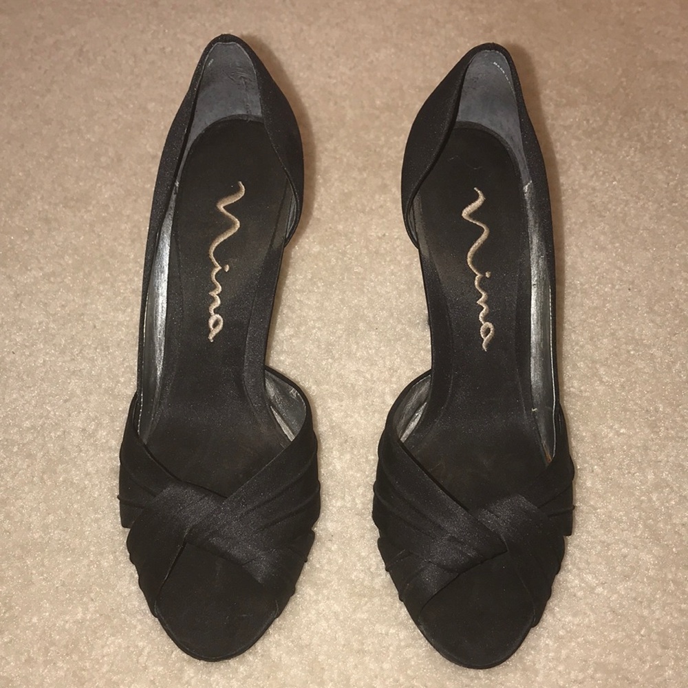 Black Nina pumps